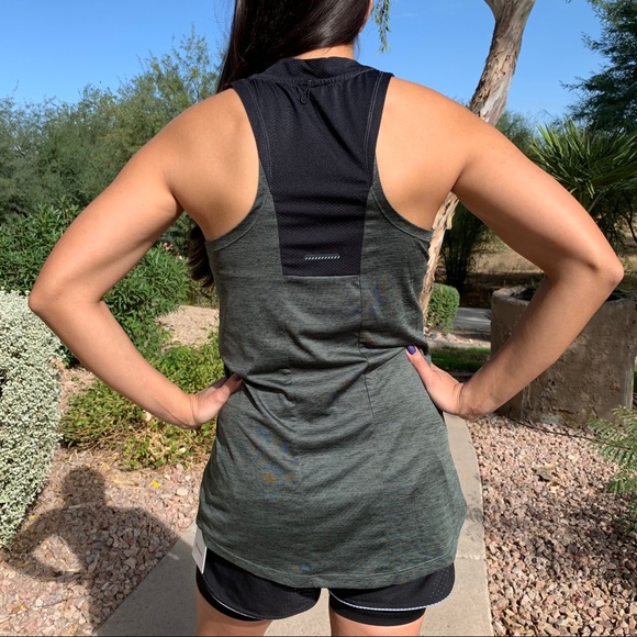 Last Chance Mizuno Women’s Alpha Tank - Picture 6 of 9